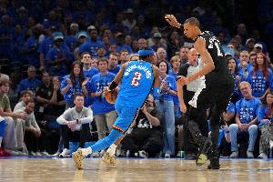 尼克·杨：联盟像在强行包装文班 涉及SGA就只会谈到骗犯规和罚球