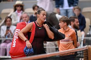 萨巴伦卡：我没有想法和情绪，感觉心态上陷入一个非常黑暗的深渊