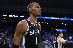 急需调整！文班亚马今天的失误数=进球数 都是6个