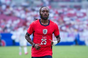 戴面具踢世界杯！斯彭斯：德拉普给我那下确实狠，我得习惯戴面具